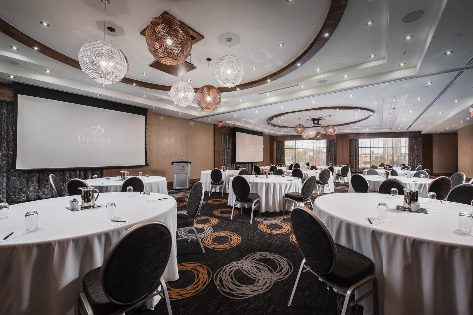 Delta Hotels By Marriott Waterloo Extérieur photo