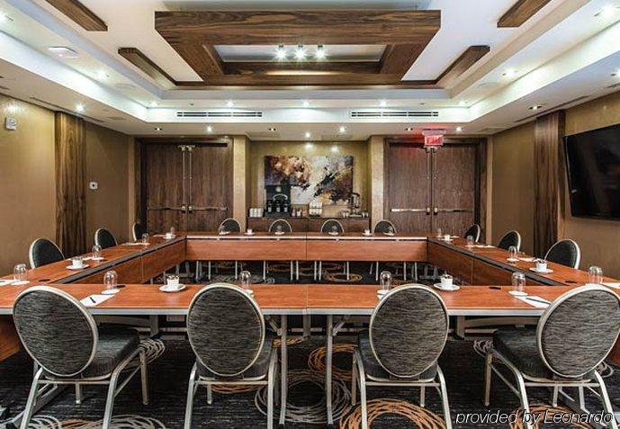Delta Hotels By Marriott Waterloo Extérieur photo