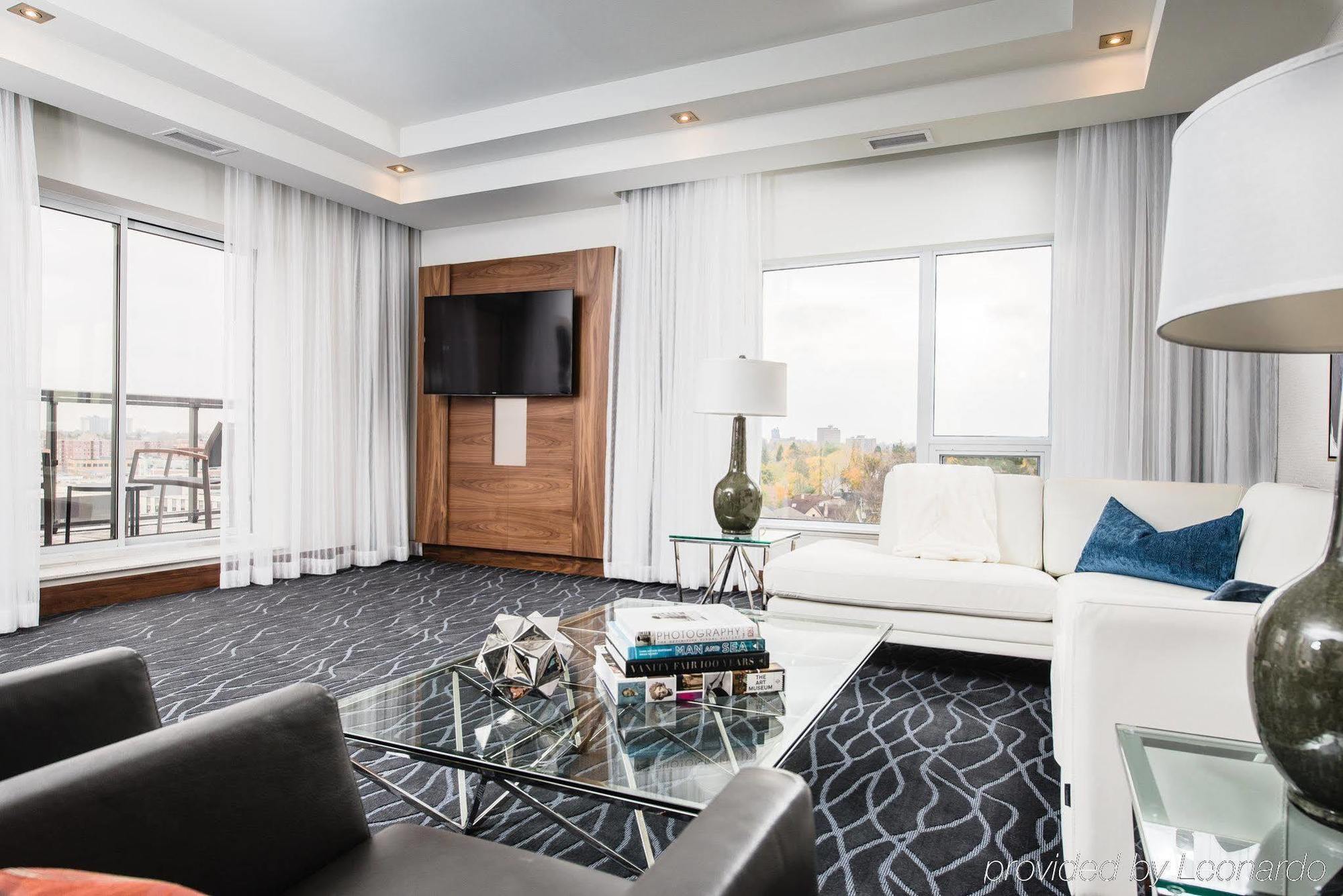 Delta Hotels By Marriott Waterloo Extérieur photo