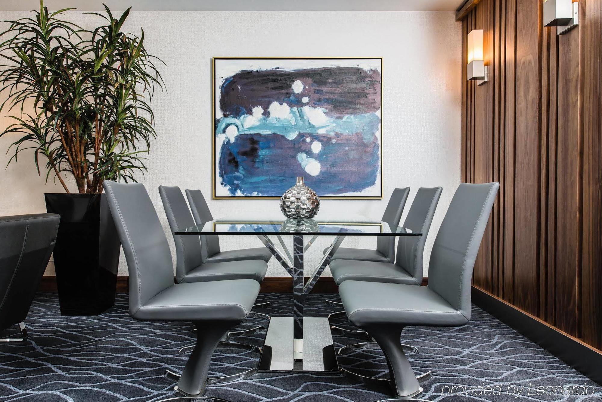Delta Hotels By Marriott Waterloo Extérieur photo