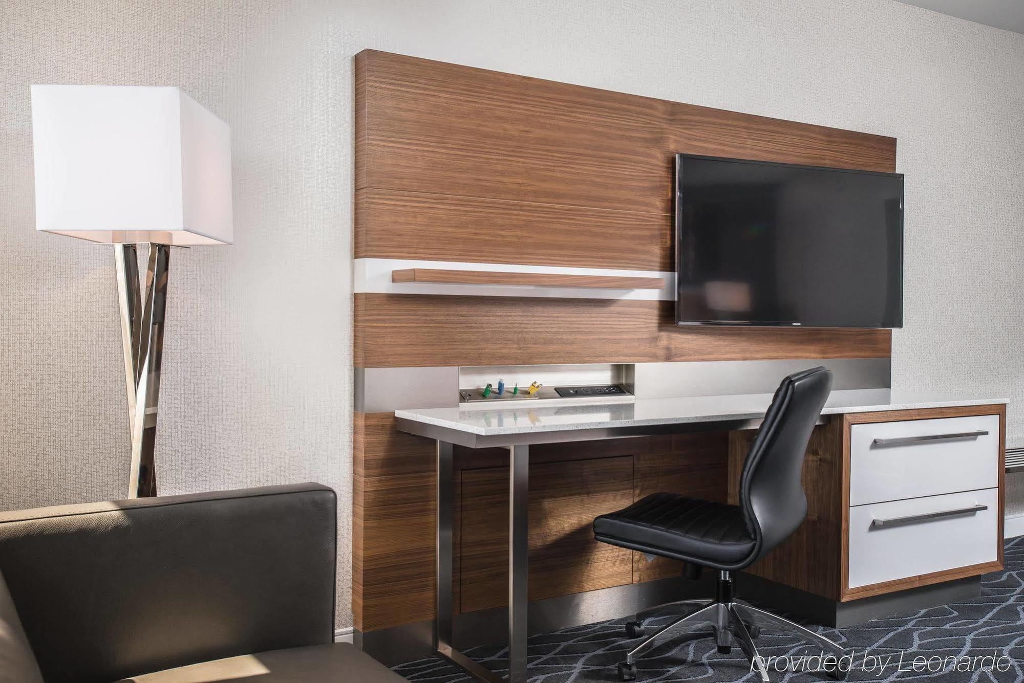 Delta Hotels By Marriott Waterloo Extérieur photo