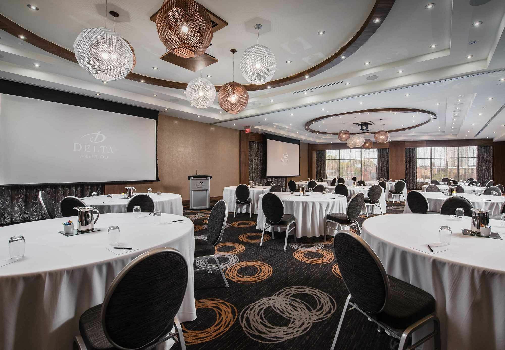 Delta Hotels By Marriott Waterloo Extérieur photo